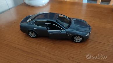 Modellino auto 1:18 Maserati Quattroporte