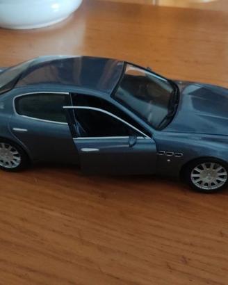Modellino auto 1:18 Maserati Quattroporte