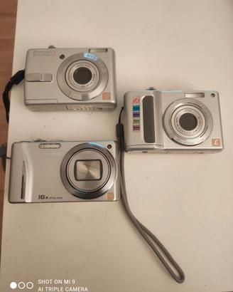 Tre macchine digitali Lumix Panasonic