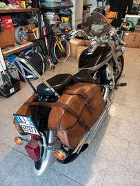Borse moto artigianali in cuoio.