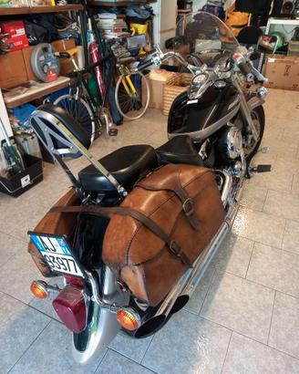 Borse moto artigianali in cuoio.