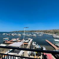 Posto barca nel pontile o boa. Approdo di Brucoli