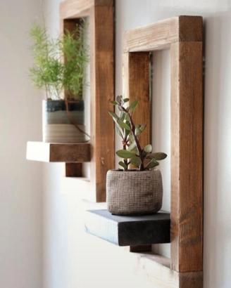 2 cornici in legno con mensolina 