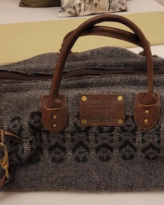 Borsa da viaggio Originale WOOLRICH in lana.