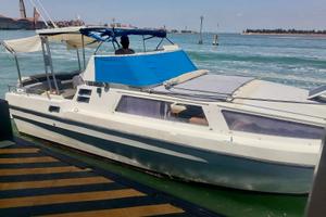 Natante semicabinato linea d'asse