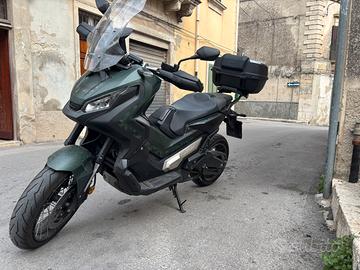 Xadv 750