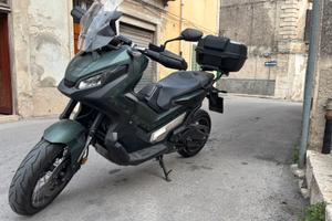 Xadv 750