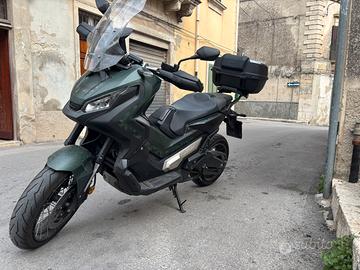 Xadv 750