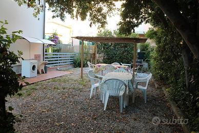 Cecina Mare Quadrilocale giaridino ingresso indip