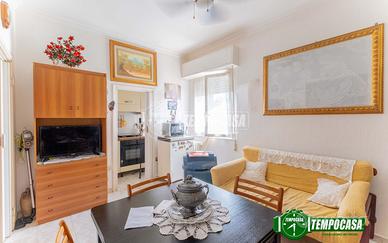 3 locali con cucinotto e cantina.