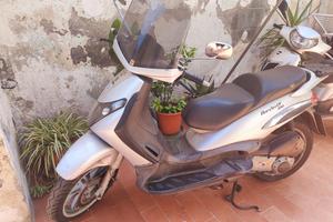 Beverly 250 bauletto incluso anno 2005