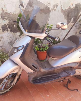 Beverly 250 bauletto incluso anno 2005
