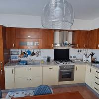 Cucina Febal con top in quarzo ed elettrodomestici