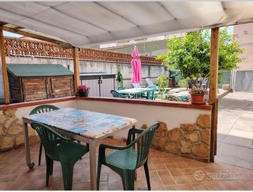 Follonica 30 mt dal mare con giardino