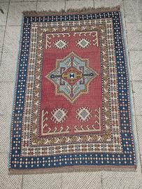 Tappeto vintage decorato