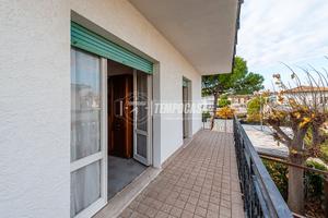 TRILOCALE CON POSTO AUTO A 100 METRI DALLA SPIAGGI