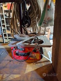 Tagliapiastrelle per battiscopa 