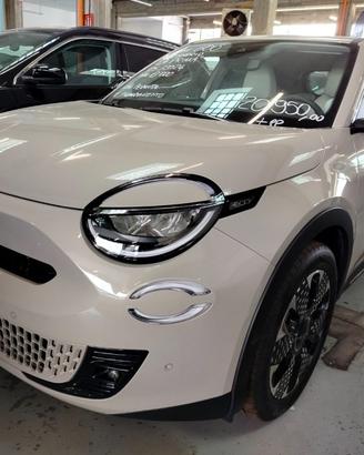 FIAT 600 Hybrid 100CV DCT MHEV La Prima MY