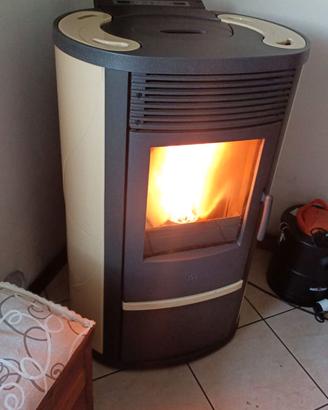 Edilkamin Lillia Plus colore avorio stufa a pellet