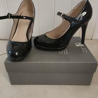 scarpe décolleté con cinturino 