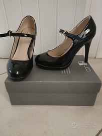 scarpe décolleté con cinturino 