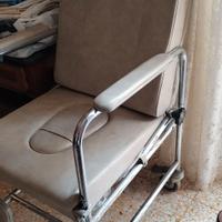 Sedia a rotelle comoda con wc