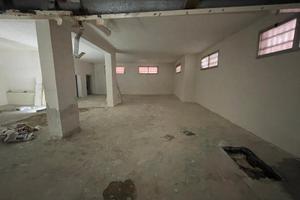 Ampio locale ristrutturato - pianura, napoli