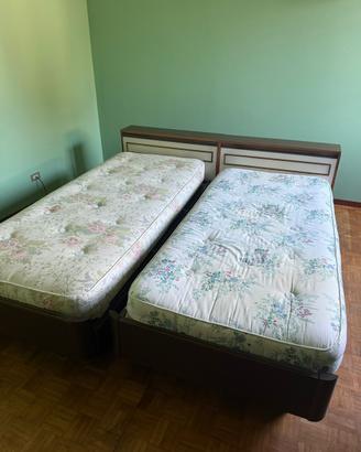 Letto singolo con ampia spalliera cassapanca