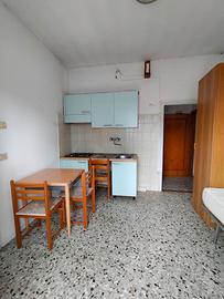 R.E.G.A.L.O armadi divanoletto cucine mobili vari