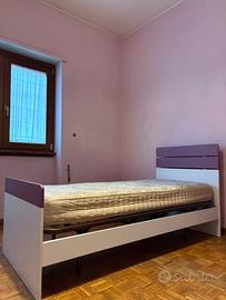 Struttura letto con rete e materasso