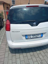 Peugeot 5008 2011