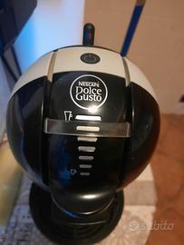 macchina di caffè Dolcè gusto 