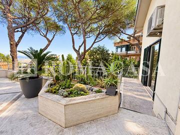 Attico / Mansarda di 293 m² con più di 5 locali a 