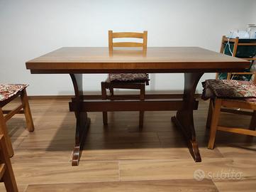 Tavolo e 4 sedie da cucina in legno massello Noce