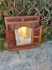 specchio in legno intagliato con ante