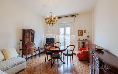 **Luminoso Trilocale all'Ultimo Piano in Zona Serv