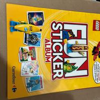 Album lego carrefour + 12 figurine