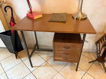 Scrivania teak e metallo design anni 60