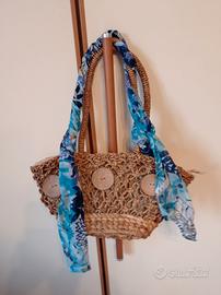 borsa in paglia con foulard 