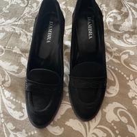 Mocassino con tacco nero firmato