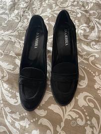 Mocassino con tacco nero firmato