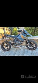 moto ktm 690 