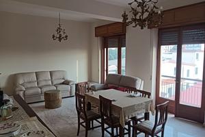 Intero palazzo con due appartamenti