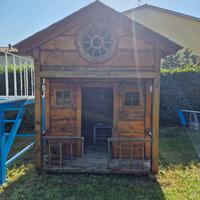 Casetta di legno fatta a mano per bambini albero