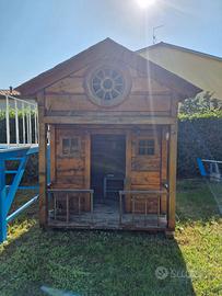 Casetta di legno fatta a mano per bambini albero