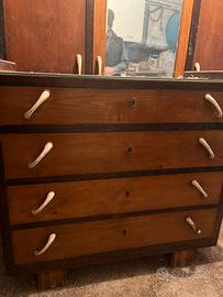 Camera da letto in legno antico