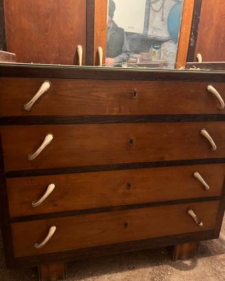 Camera da letto in legno antico