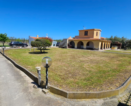 Villa con e dependance con terreno