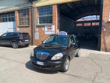 Lancia Ypsilon 1.2 Argento 80cv - OK NEOPATENTATI