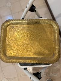 Antico Vassoio in Rame cesellato